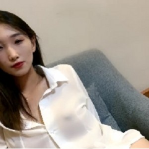 细腰美臀小乖乖女：苗条身材翘臀美乱来表情